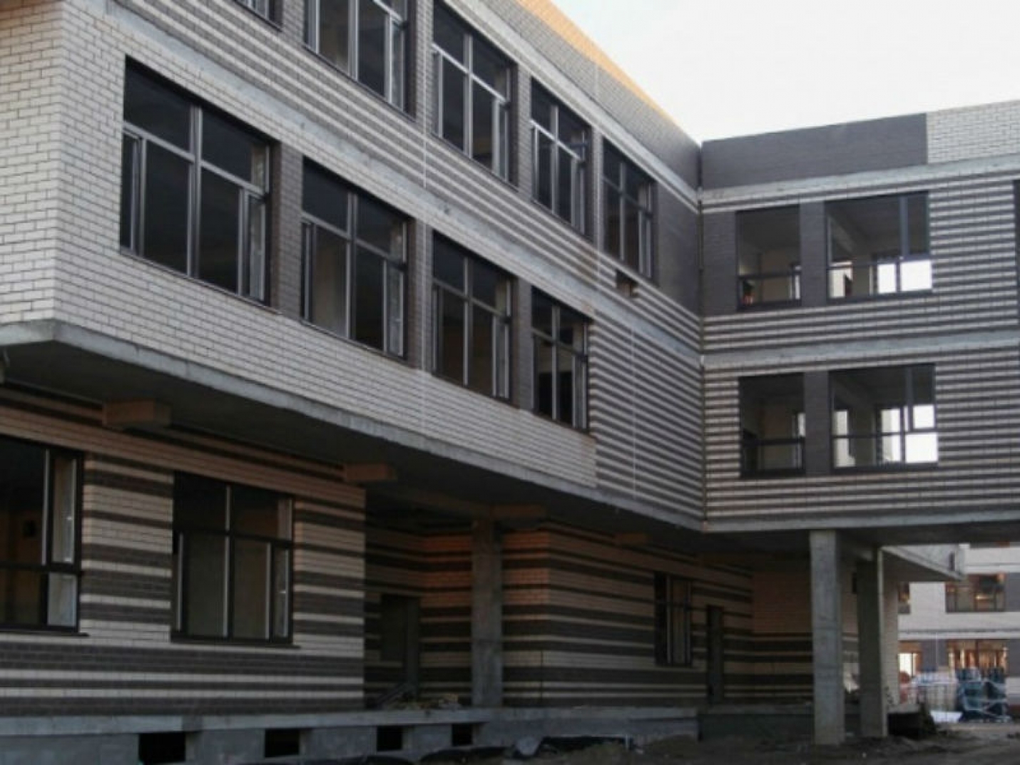 Самая большая в ЮФО: школа на 1875 мест в смену в Краснодаре готова на 50%